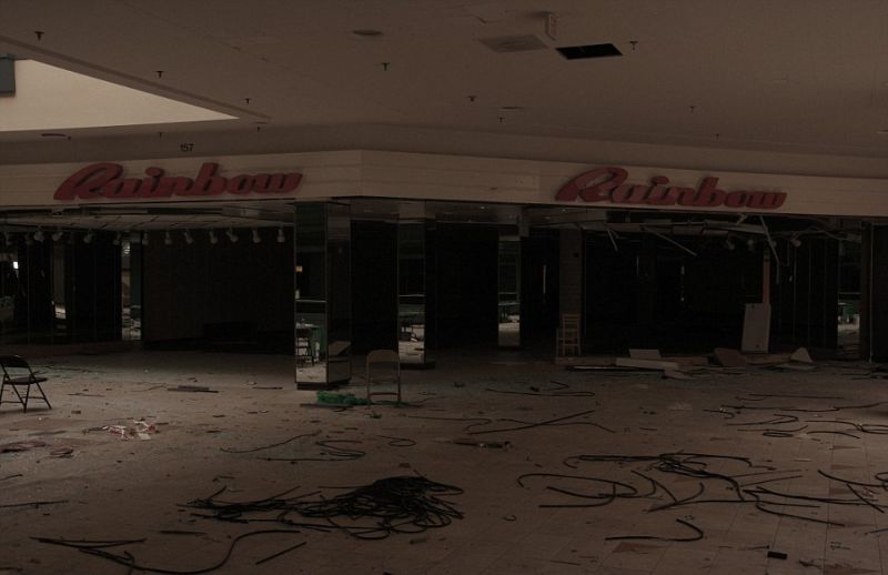 Как выглядит торговый центр всего через год после закрытия