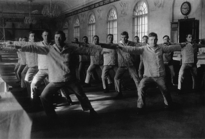 Советские физкультурники и спортсмены в ретро фотографиях