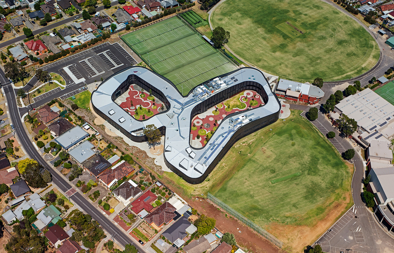Символ бесконечности в проекте средней школы в Австралии