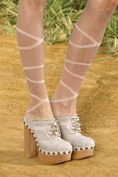 Современные модные женские туфли