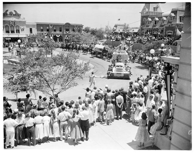 Волшебные фотографии с открытия первого Диснейленда в 1955 году
