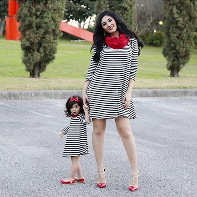 Нарядные мамы и дочки в одинаковой одежде