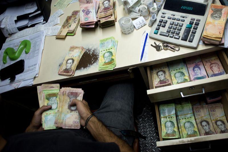 Инфляция в Венесуэле: деньги теперь взвешивают, а не пересчитывают