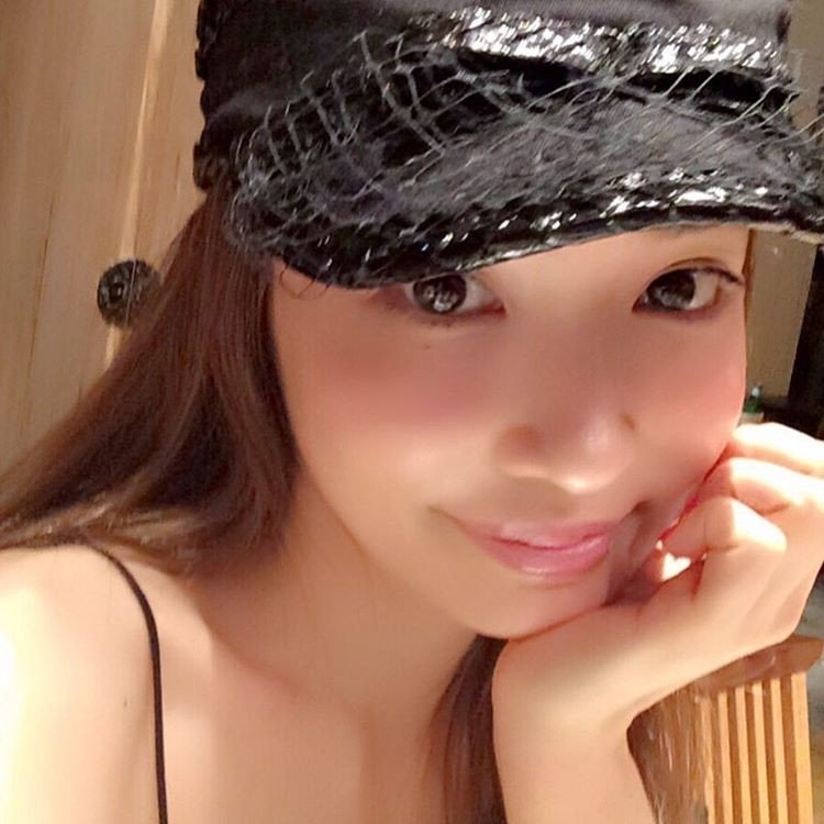 45-летняя японская модель Райса Хирако, выглядящая вдвое моложе