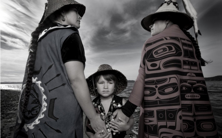 Фотограф снимает портреты коренных американских народов