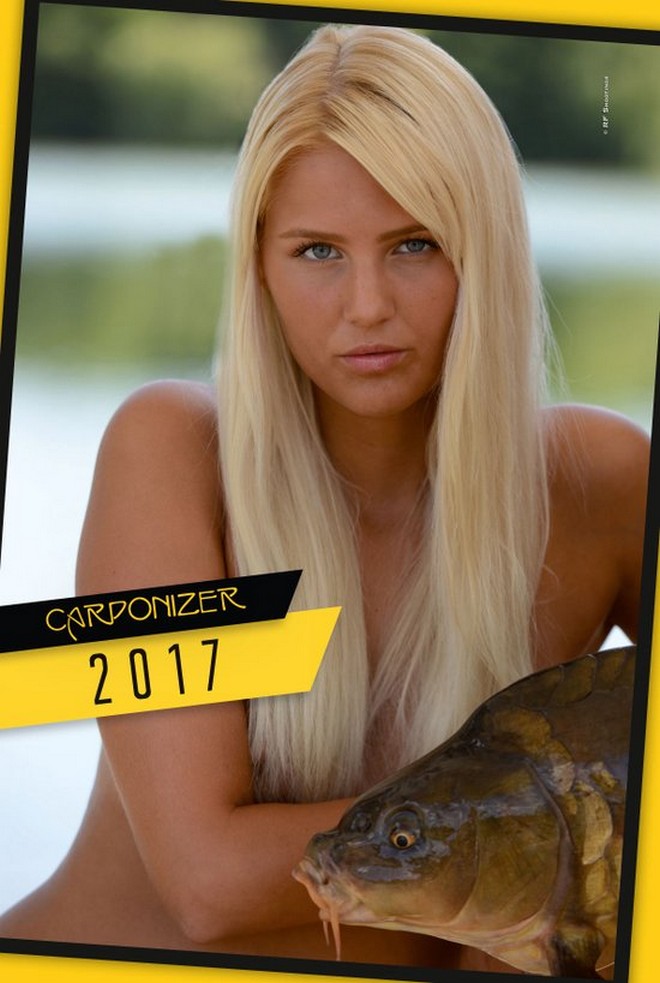 Календарь на 2017 год с карпами и обнаженными моделями
