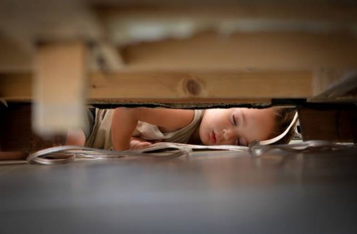 Дети, уснувшие в необычных местах