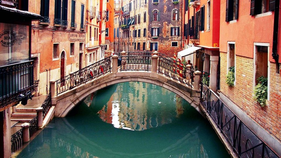7 городов с живописными каналами, которые не уступают Венеции