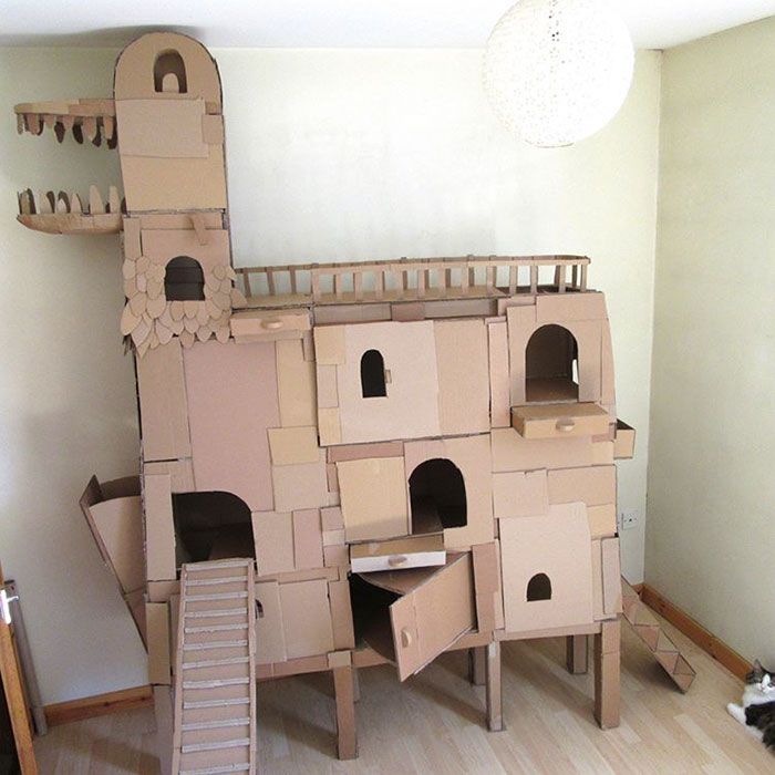 Картонный замок для любимой кошки