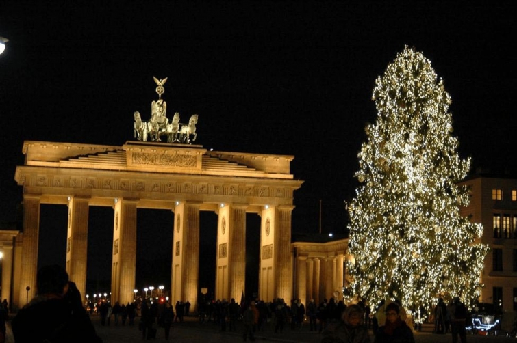 26 самых красивых рождественских ёлок со всего мира