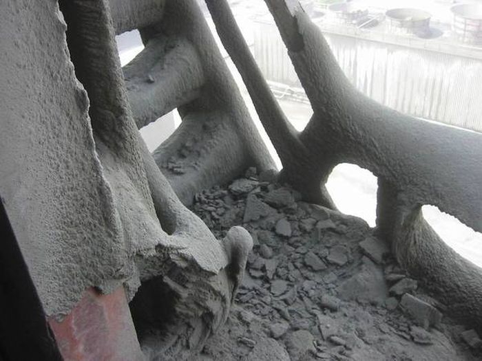 Сугробы на цементном заводе