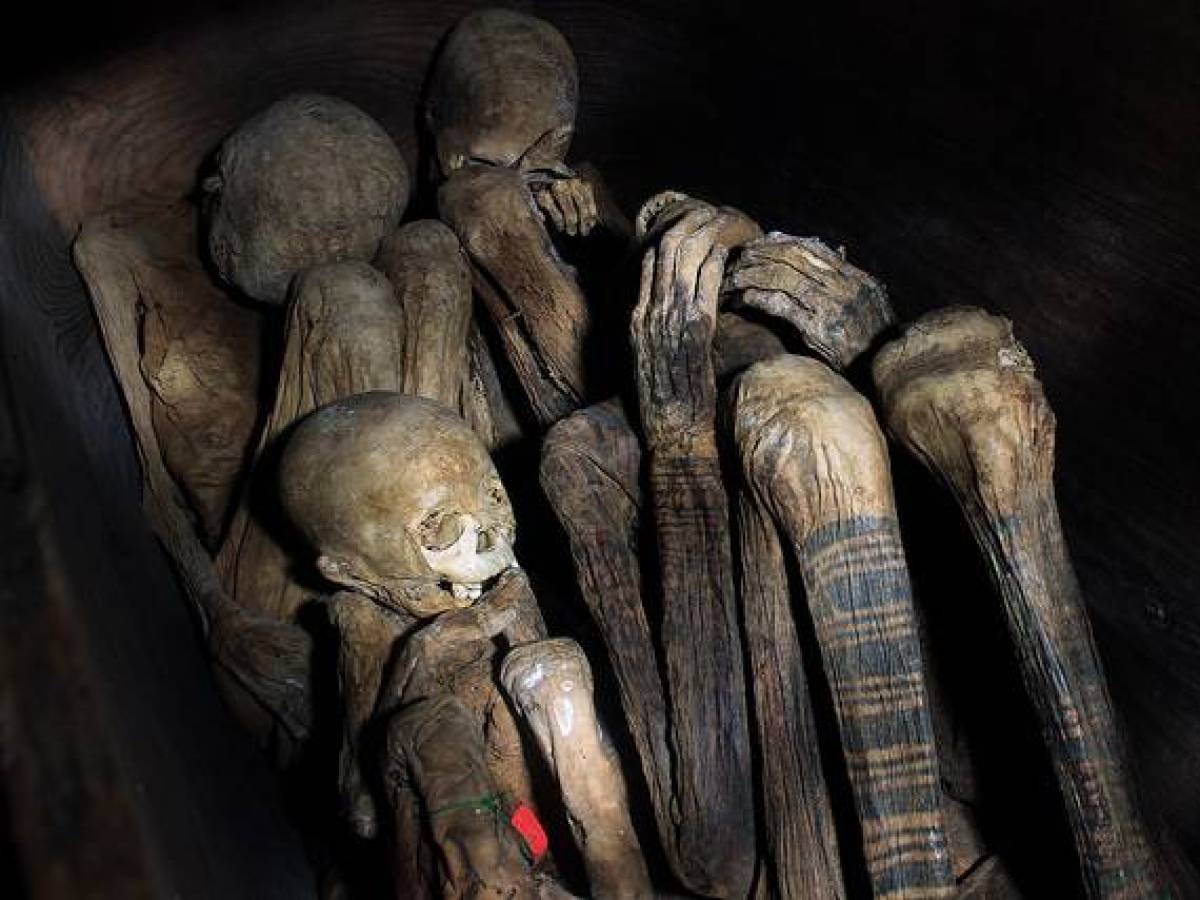 Уникальные огненные мумии Кабаяна