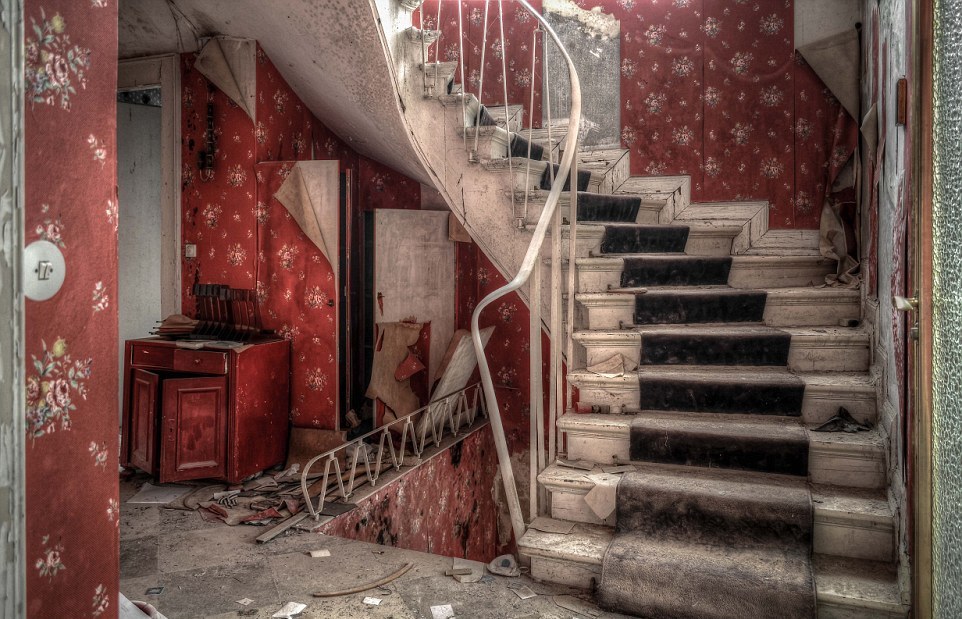 Жутковатый заброшенный дом врача в Германии