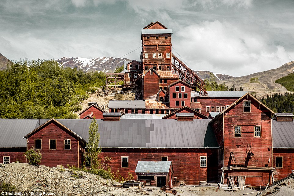 Заброшенный медный рудник в горах Аляски