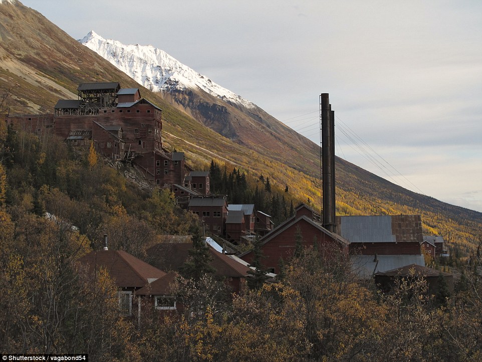 Заброшенный медный рудник в горах Аляски