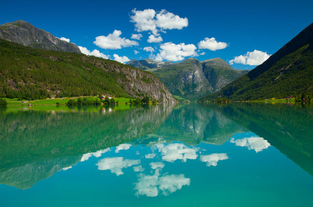 Между землей и небом: удивительные озера и горы