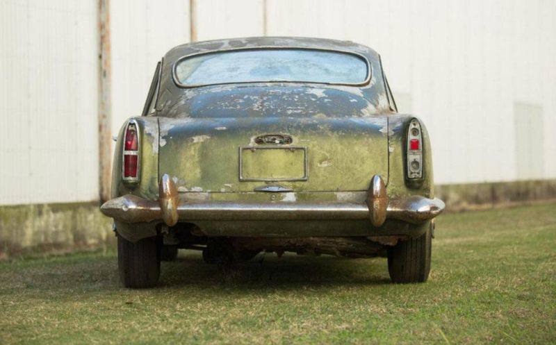 Aston Martin, простоявший полвека в лесу, будет продан с аукциона