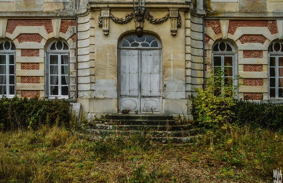 Заброшенный особняк во Франции