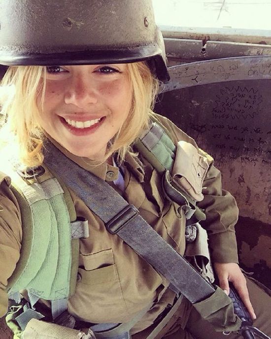 Красивые девушки — военнослужащие израильской армии