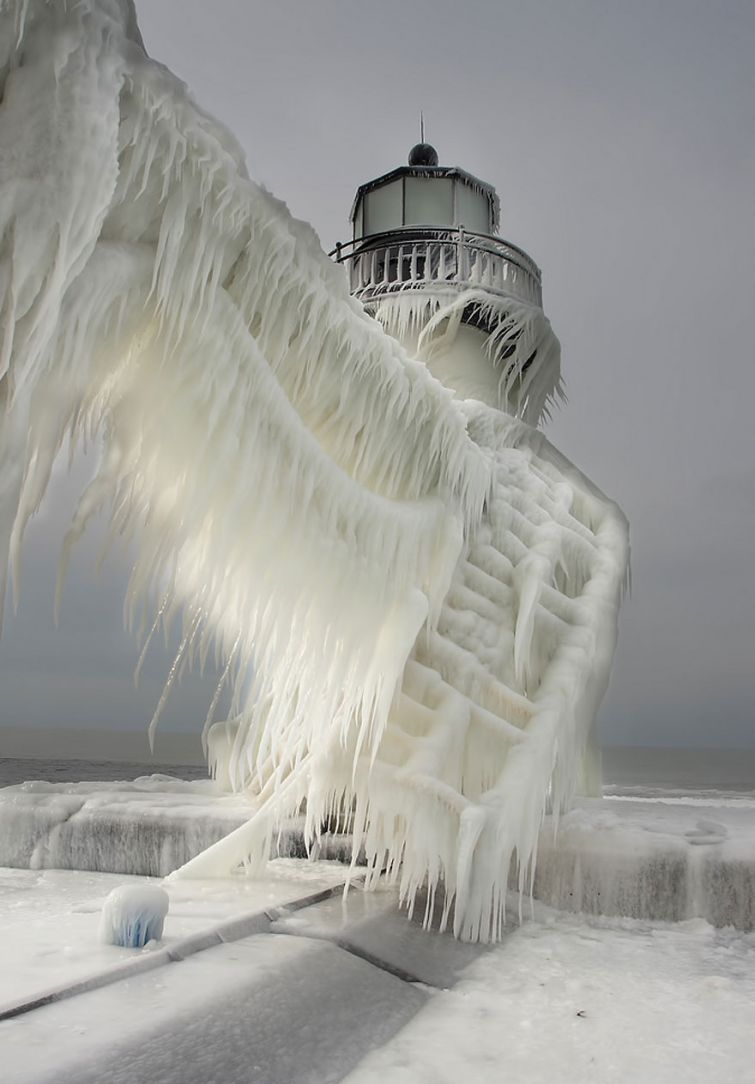 Ледяные скульптуры и узоры, созданные самой природой