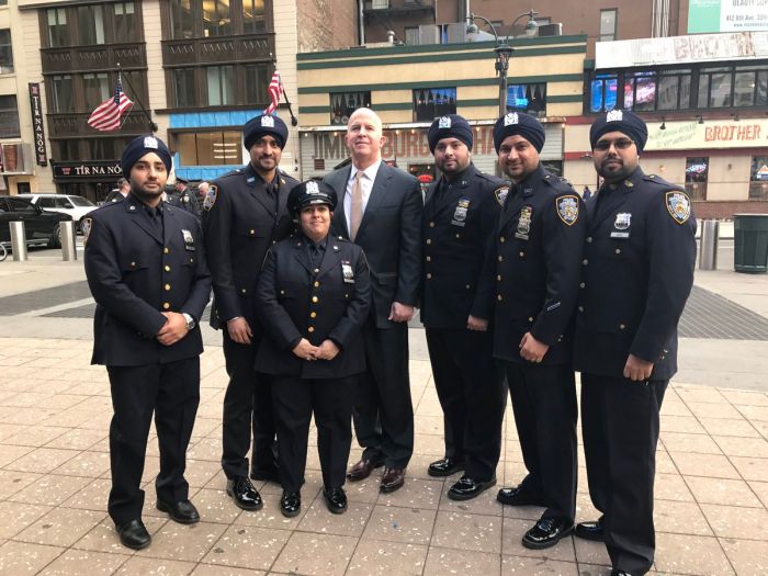Полицейским Нью-Йорка разрешили носить тюрбан и бороду