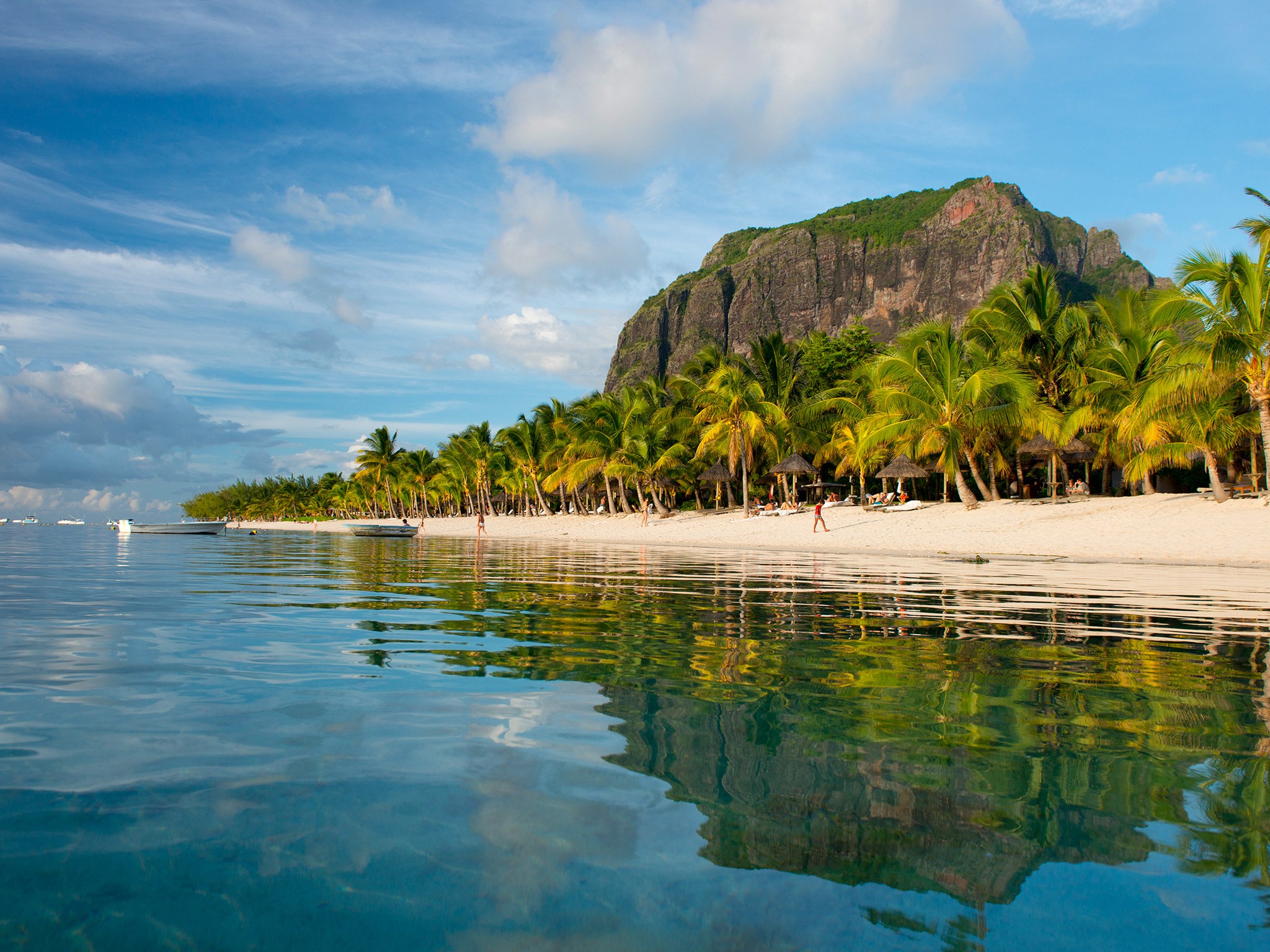Фото красивого острова. Леморн, Маврикий. Ле-Морн-Брабан, остров Маврикий. Леморн Брабант. Мауритиус остров.