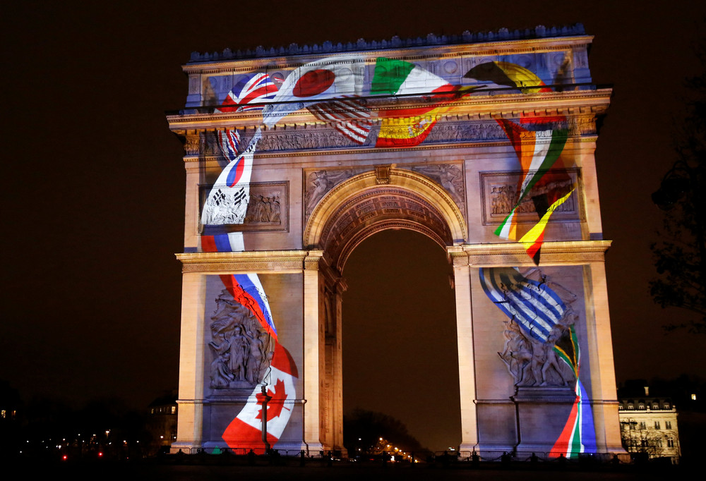 Новогоднее световое шоу в Париже