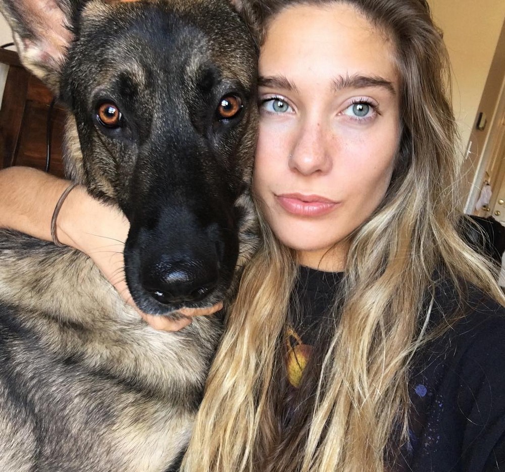 Красивые девушки и собаки
