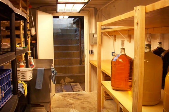 Подземное убежище из транспортного контейнера