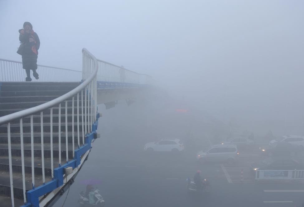 Китай задыхается от аномального смога
