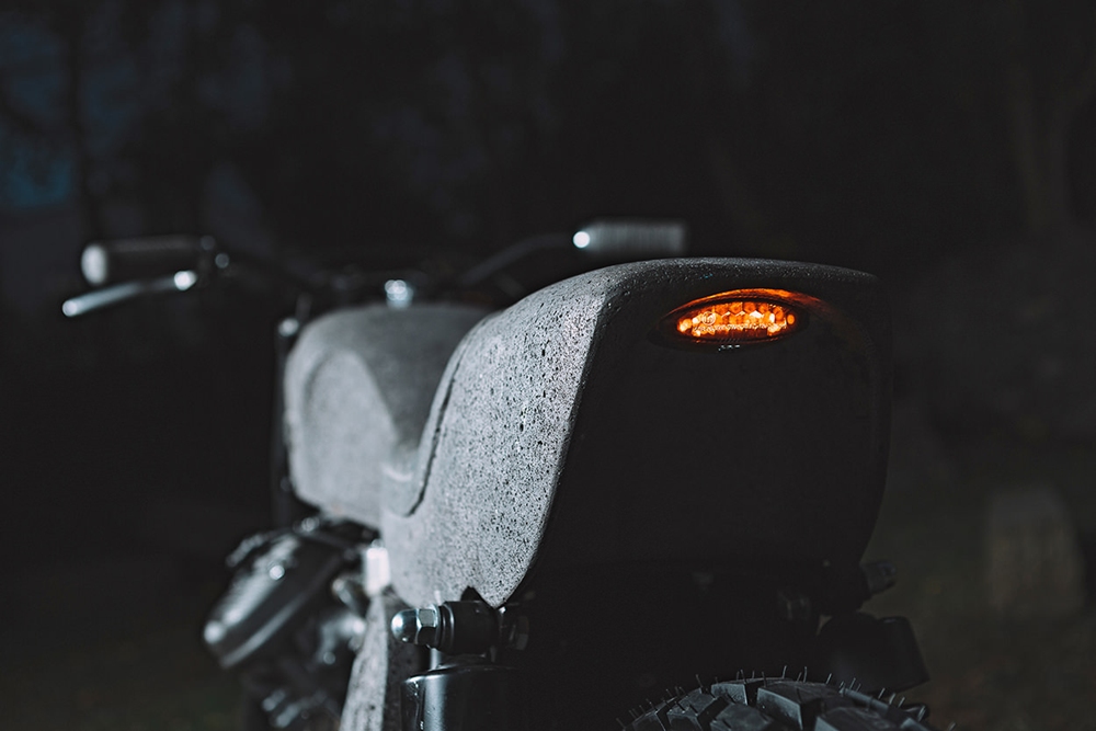 Мотоцикл Honda из камня