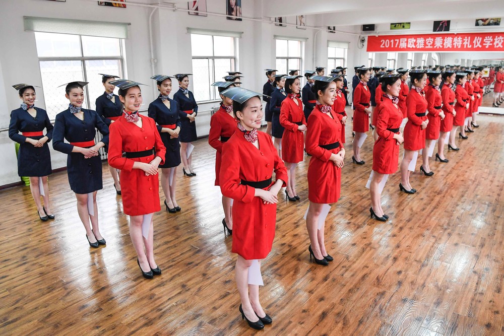Подготовка стюардесс в Китае