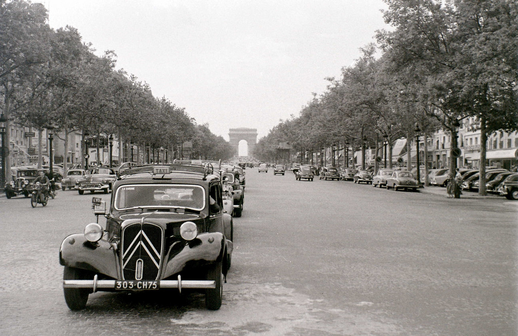 Париж в объективе фотографа-любителя в 1955 году