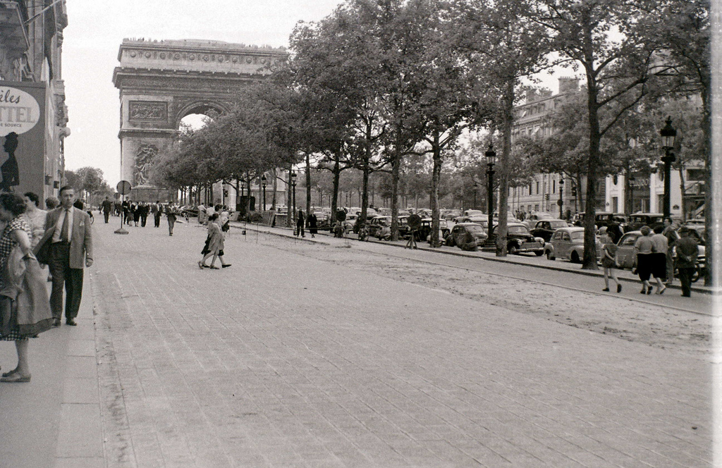 Париж в объективе фотографа-любителя в 1955 году