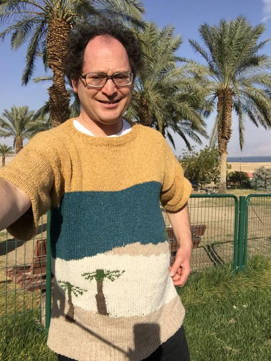 Самое необычное хобби: свитеры на все случаи жизни