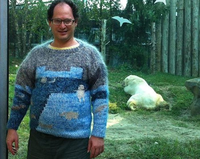 Самое необычное хобби: свитеры на все случаи жизни