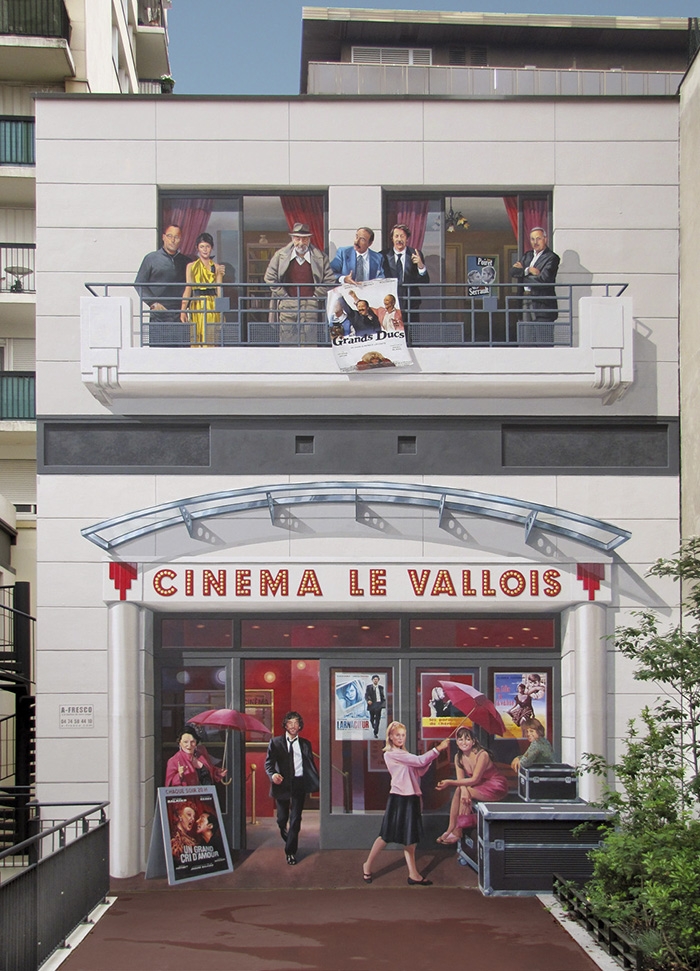 Французский уличный художник превращает фасады домов в яркие полотна