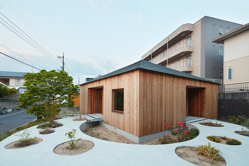Частный домик с бетонной грядкой в Японии
