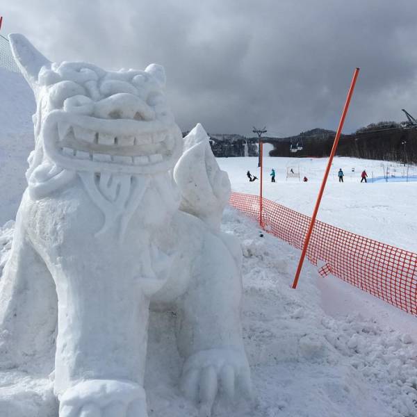 Снеговики и снежные скульптуры в Японии