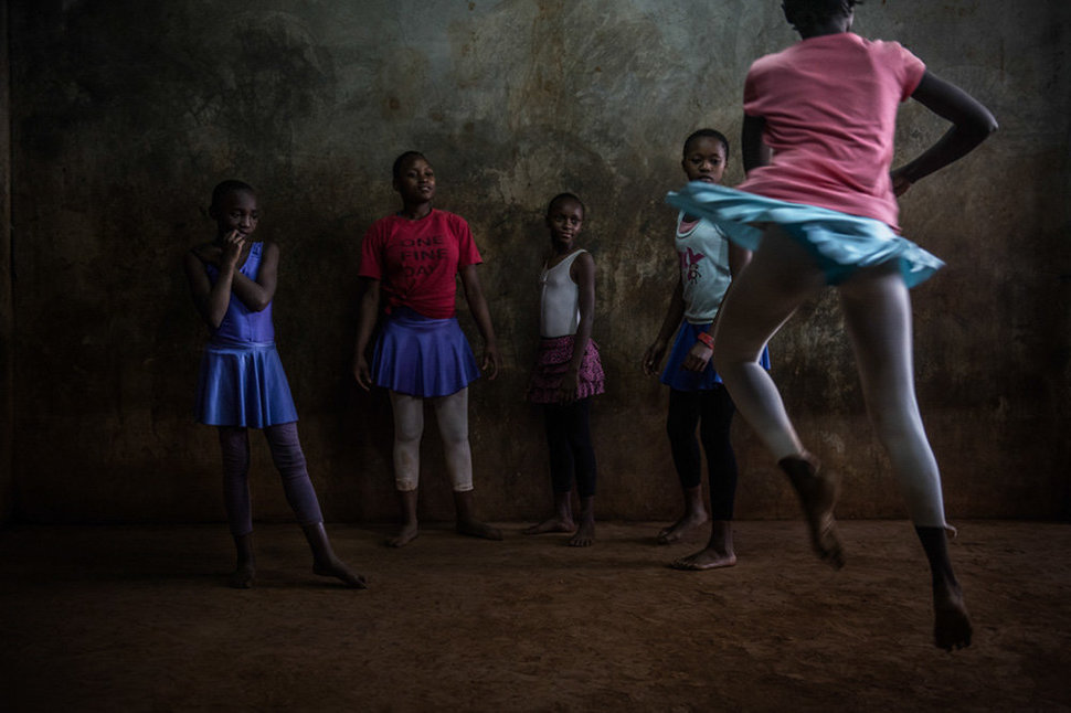 Балет в трущобах: фотопроект Фредрика Лернерида