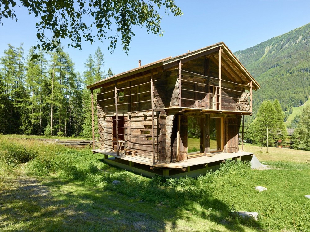 Дом внутри старого амбара в Швейцарских Альпах