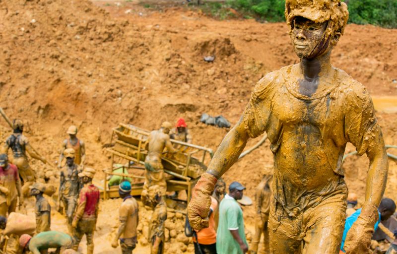 Нелегальная добыча золота в подпольных шахтах Ганы