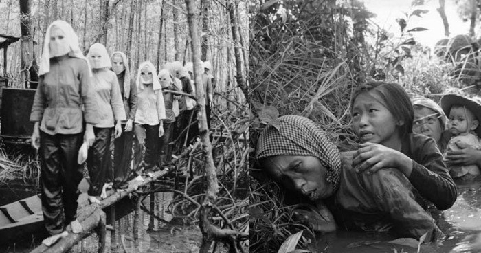 15 мрачных снимков времен войны во Вьетнаме