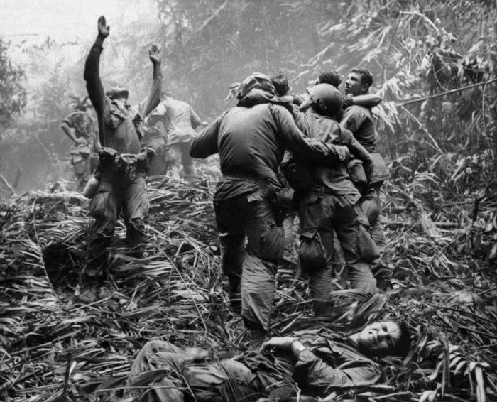 15 мрачных снимков времен войны во Вьетнаме