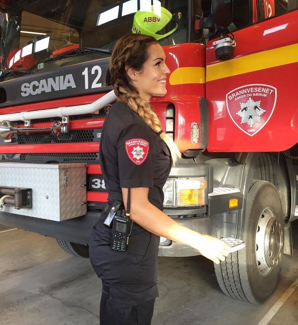 Гунн Нартен - привлекательная женщина-пожарный