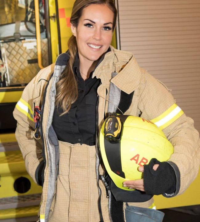 Гунн Нартен - привлекательная женщина-пожарный