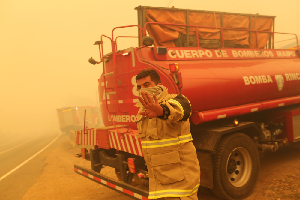 Масштабные лесные пожары в Чили