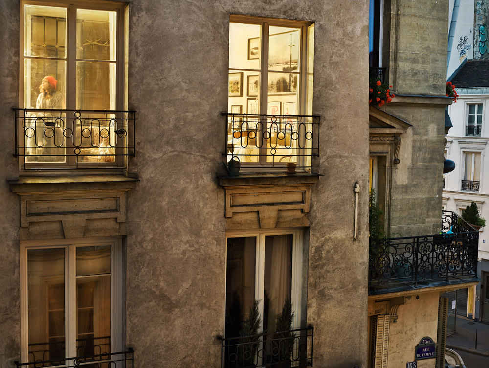 Гейл Алберт-Халабан заглянула в окна жителей Парижа и Нью-Йорка