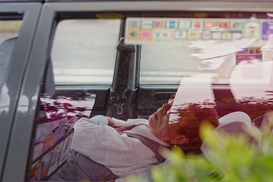 Спящие японские таксисты в фотосерии Уильяма Грина