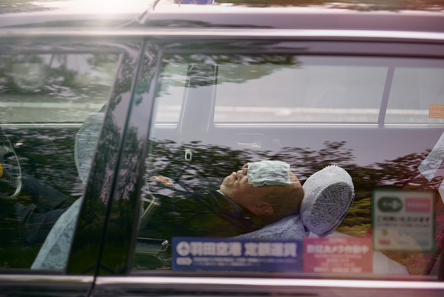 Спящие японские таксисты в фотосерии Уильяма Грина